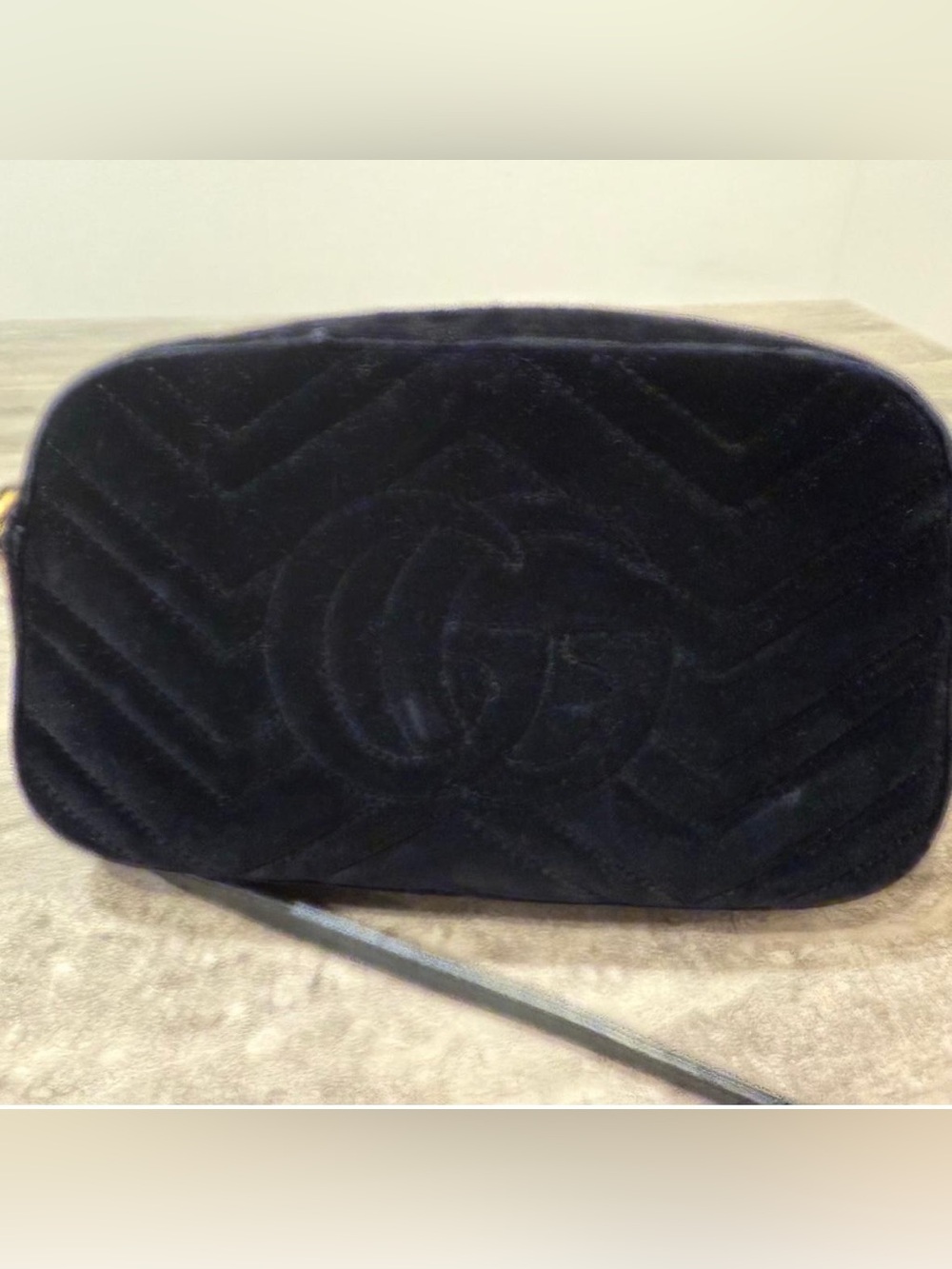 Authentic Gucci Marmont Black Quilted Velvet Crossbody with Gold GG - Picture 2 of 6